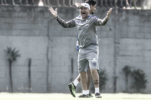 Jorge Sampaoli esbraveja sobre falta de volante e meia pela esquerda - Ivan Storti / Santos FC