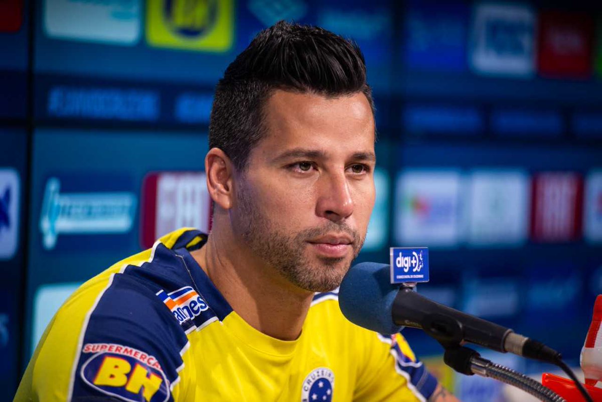 Às vésperas de clássico, Fábio admite preocupação com má campanha do Cruzeiro