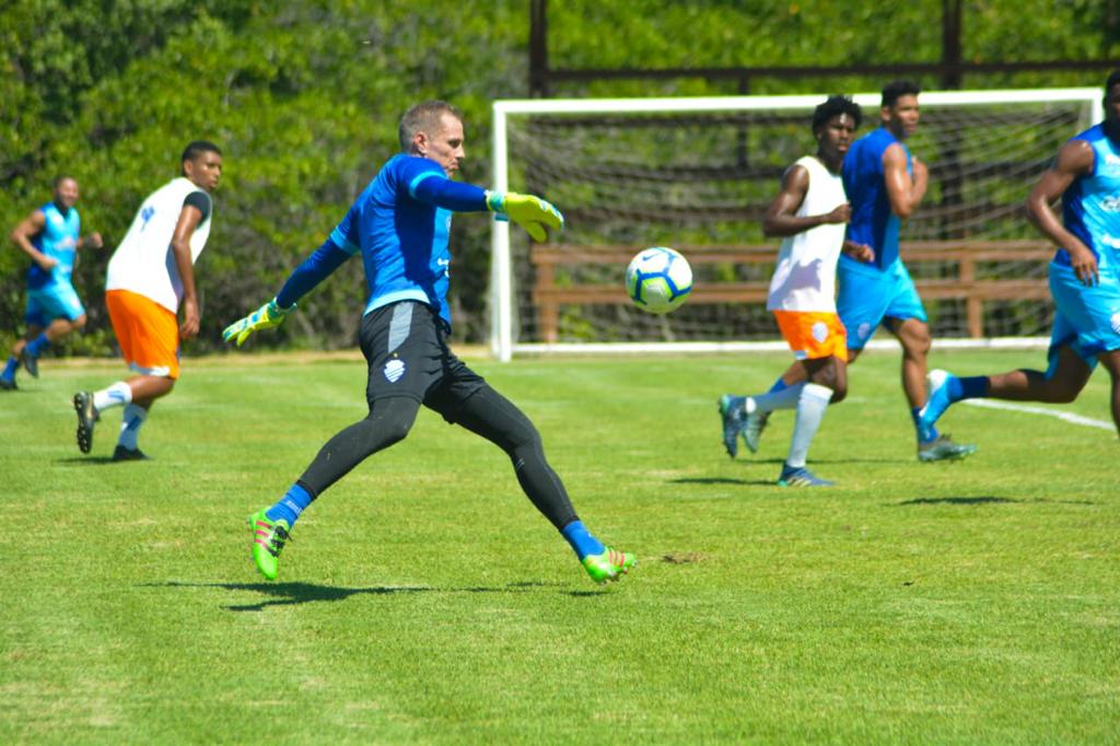 Em busca da reabilitação, Argel Fucks tem dúvidas na lateral-direita do CSA