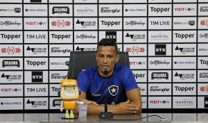 Apesar do jejum de vitórias, meia vê Botafogo no caminho certo