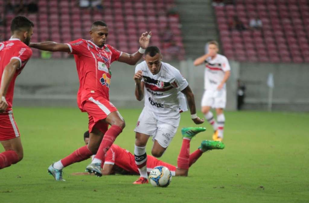 O Santa Cruz conseguiu uma virada incrível sobre o Imperatriz na Arena de Pernambuco (Foto: Rodrigo Baltar/Santa Cruz)