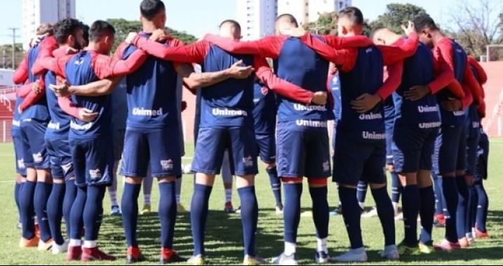 Cabo prega união no Vila Nova. Foto: Douglas Monteiro