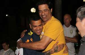 Daniel Alves será apresentado na terça, no Morumbi, com ingresso a R$ 5