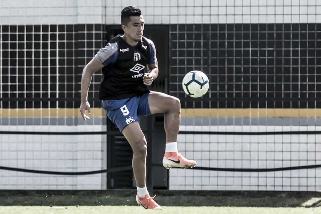 Aguilar aposta na ‘maneira de jogar’ do Santos contra Goiás em jogo sem Sampaoli