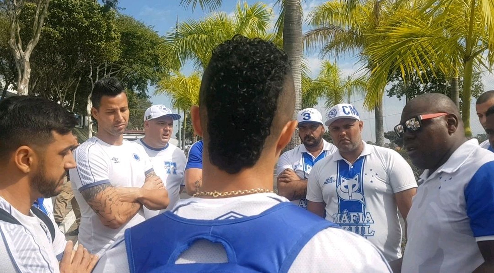 Torcida organizada cobra elenco do Cruzeiro antes de clássico contra Atlético-MG