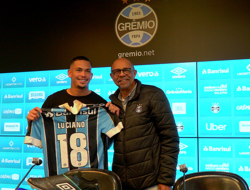 Com incerteza sobre Luciano, Grêmio treina para pegar Chapecoense