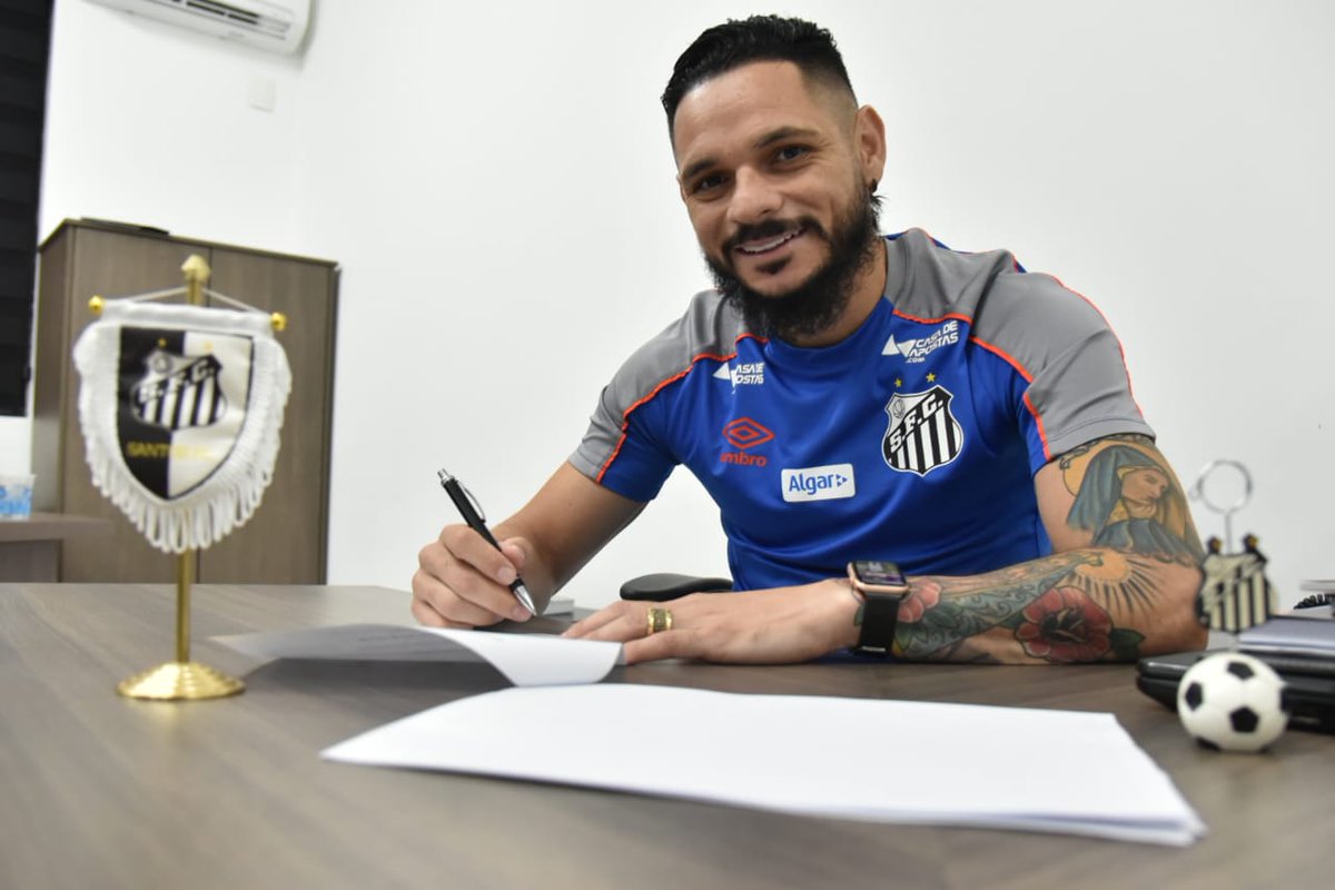 Santos anuncia lateral Pará e zagueiro Luan Peres para restante do Brasileirão