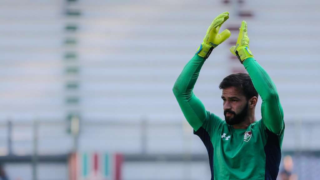 Com direito a vitória no Maracanã, goleiro do Fluminense comemora saída do Z4