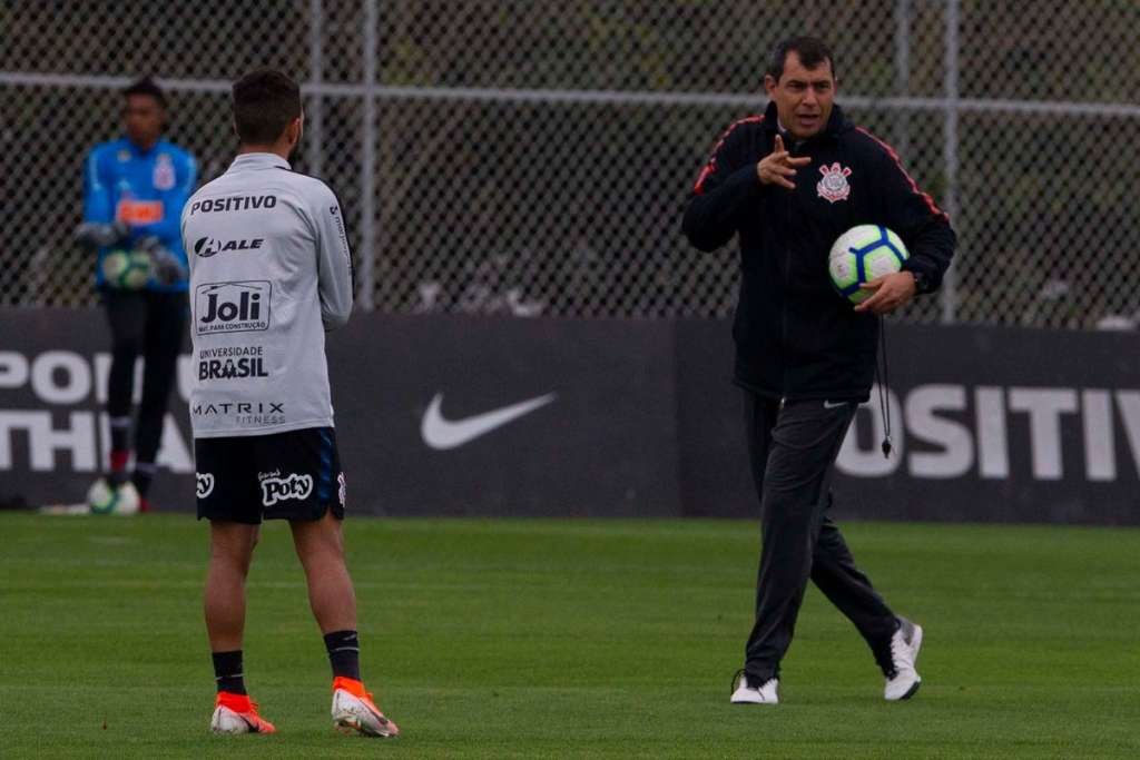 Após somente um treino para clássico, Corinthians relaciona time contra Palmeiras