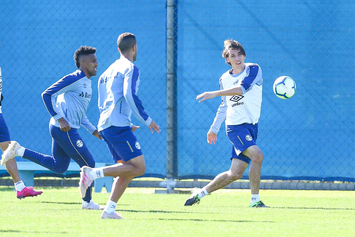 Pedro Geromel aponta evolução do Grêmio e torce por permanência de Everton