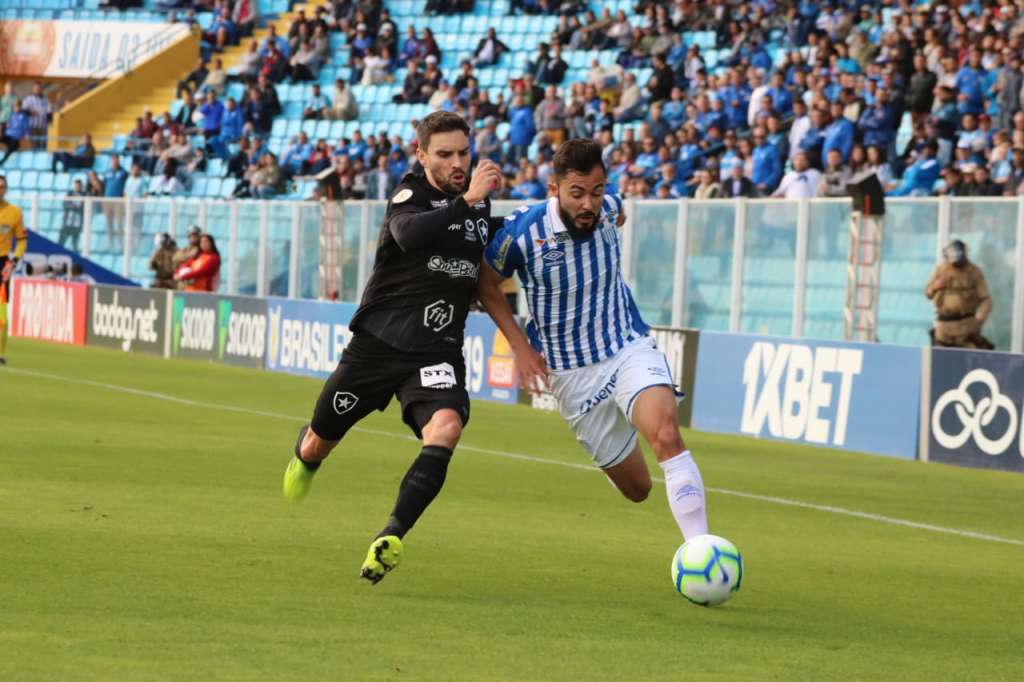 Botafogo venceu o Avaí por 2 a 0 em plena Ressacada neste domingo