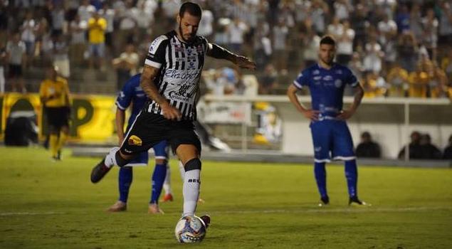 Fred abriu o placar cobrando pênalti