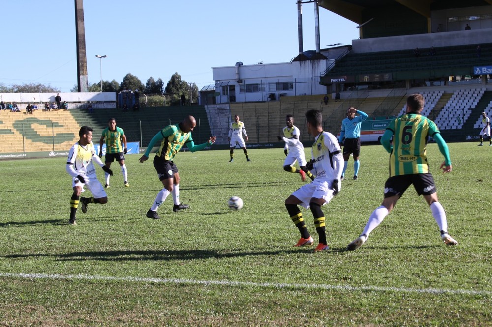 Série C: Volta Redonda denuncia racismo em derrota para Ypiranga: “Bando de macacos”