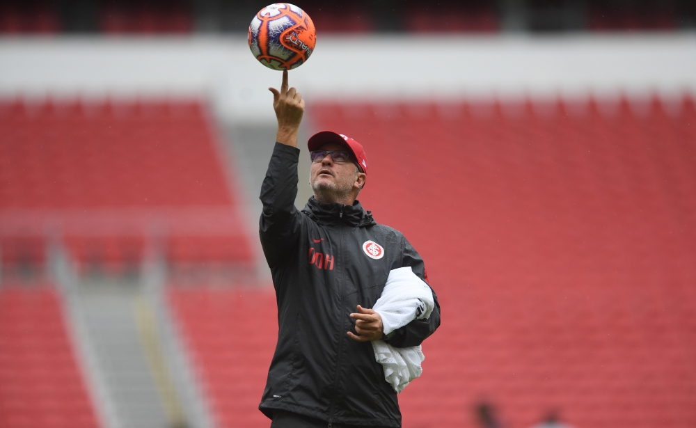 Copa do Brasil: Com voltas, treinador define Internacional em treino fechado