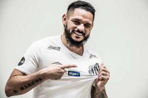 De volta à Vila, lateral multicampeão promete repetir conquistas no Santos