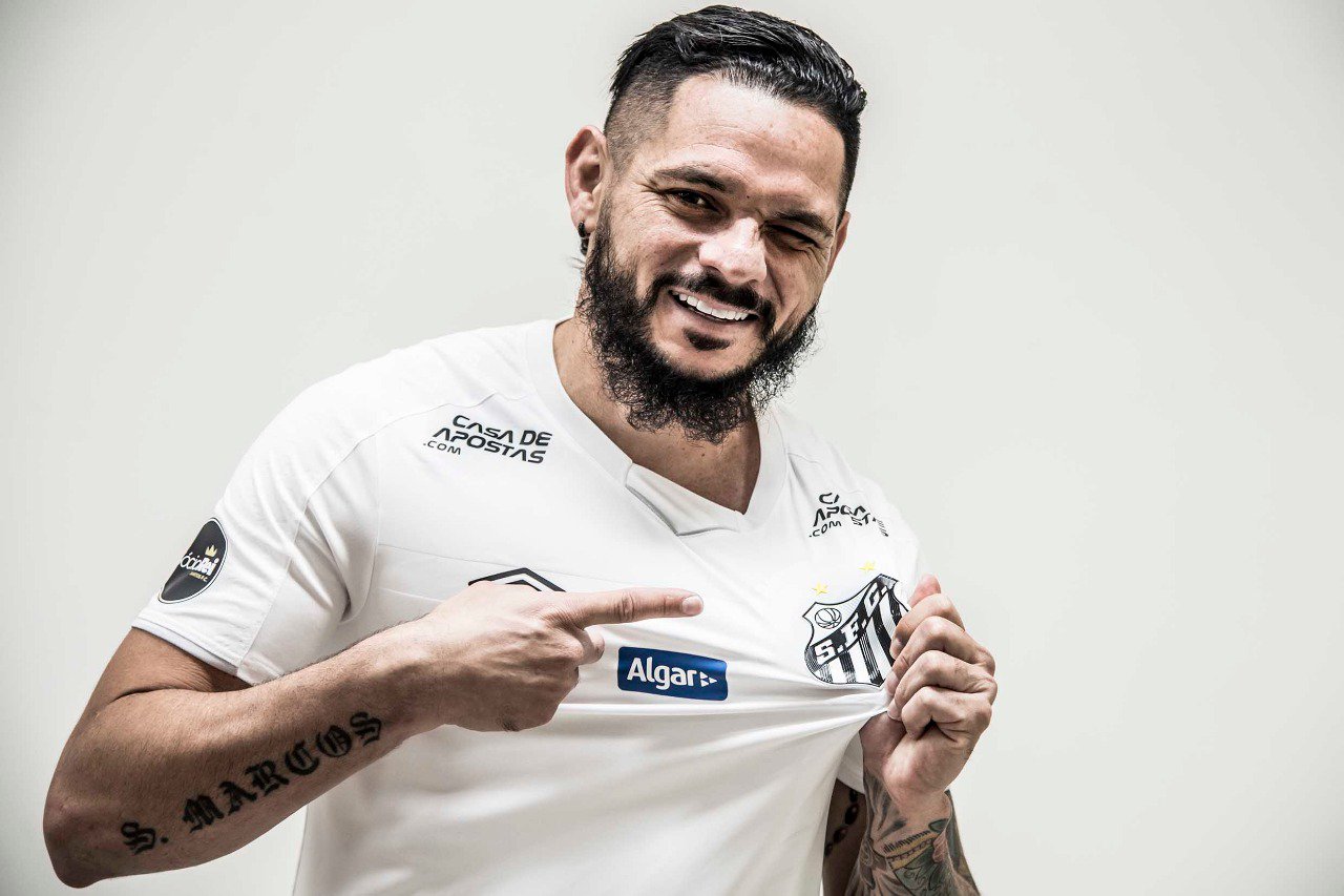 De volta à Vila, lateral multicampeão promete repetir conquistas no Santos