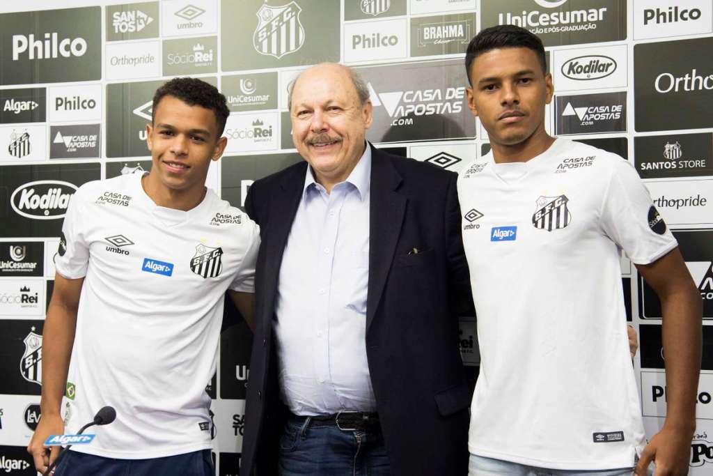 José Carlos Peres anunciou a renovação dos contratos do volante Sandry, de 16 anos, e do atacante Tailson, de 20 anos