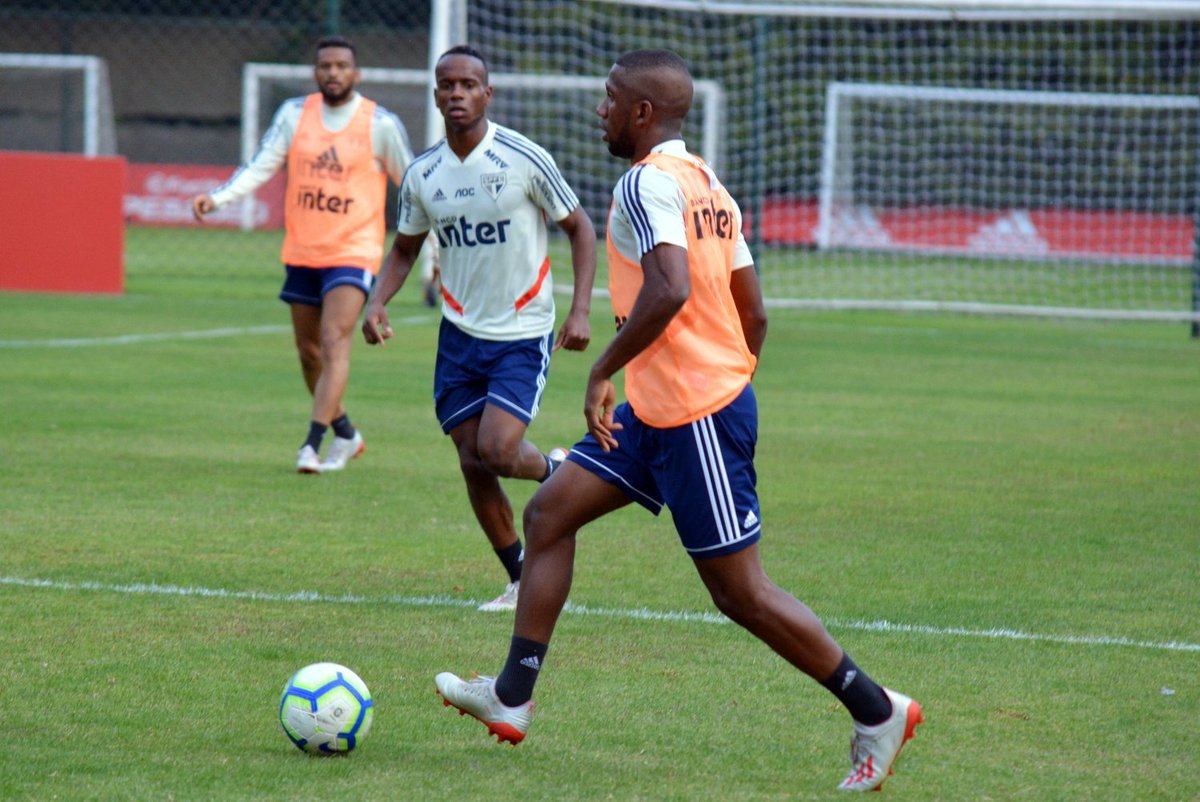 Sem Daniel Alves, treino do São Paulo tem desfalque de Arboleda