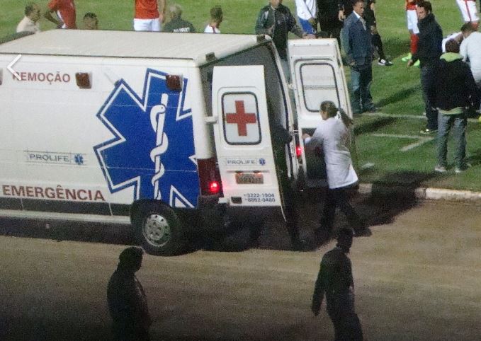 Gandula tem convulsão e deixa o estádio de ambulância em jogo da Série C