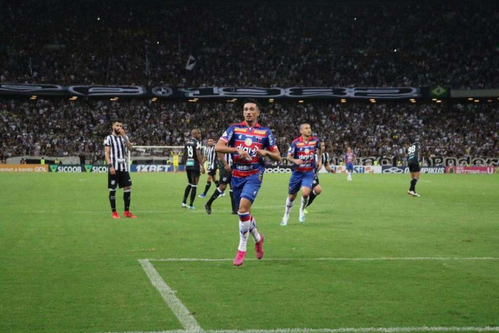 Dentro de campo, Fortaleza perdeu para o Ceará - Leonardo Moreira/FortalezaEC