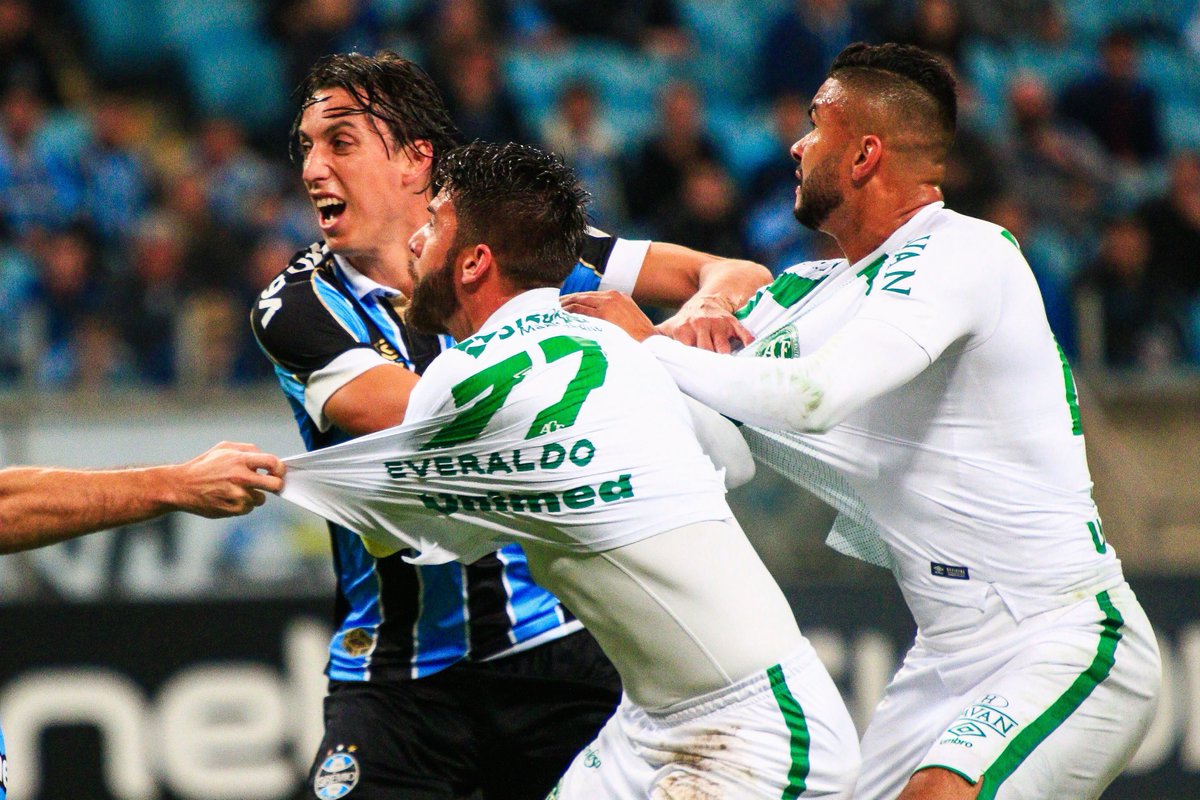 Após desencantar no Brasileirão, Tardelli critica arbitragem de jogo do Grêmio