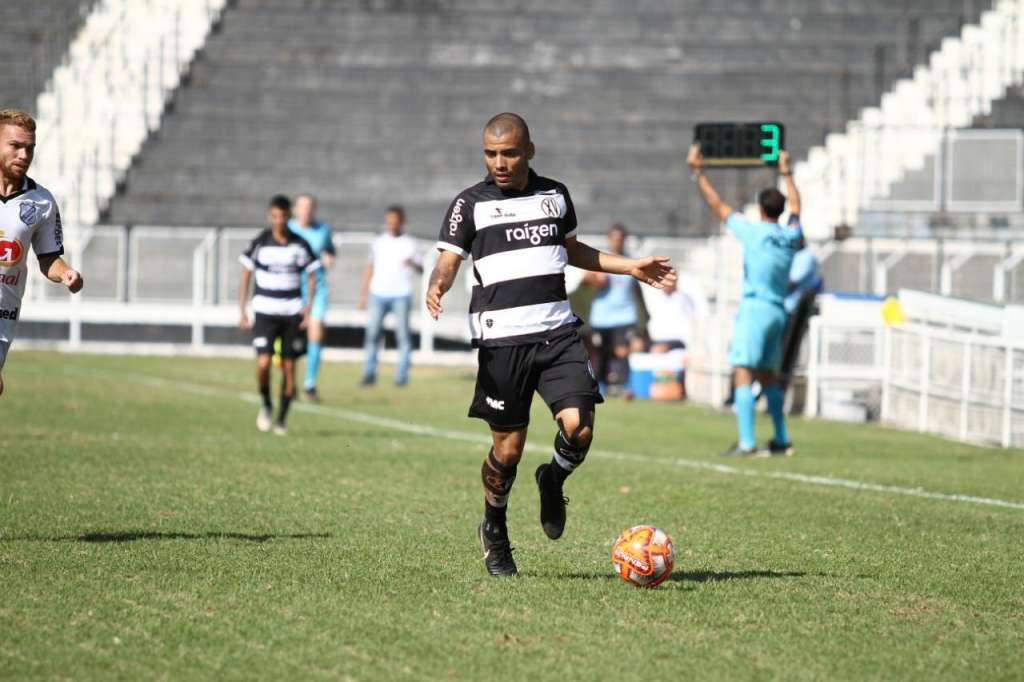 Técnico e autor de gol da vitória comemoram classificação do XV de Piracicaba