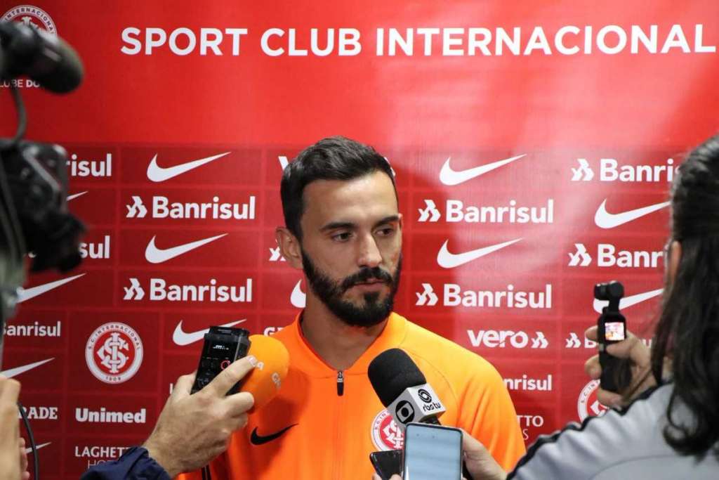 À espera da Copa do Brasil, lateral do Inter minimiza má fase do Cruzeiro