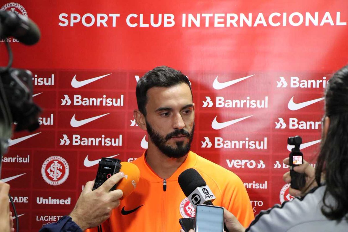 À espera da Copa do Brasil, lateral do Inter minimiza má fase do Cruzeiro