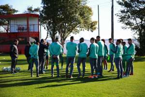 Interino afirma desejo de seguir como técnico da Chapecoense, mas perde destaque