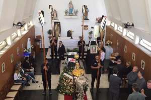 Familiares, amigos e ídolos do Vasco dão último adeus a Antônio Soares Calçada