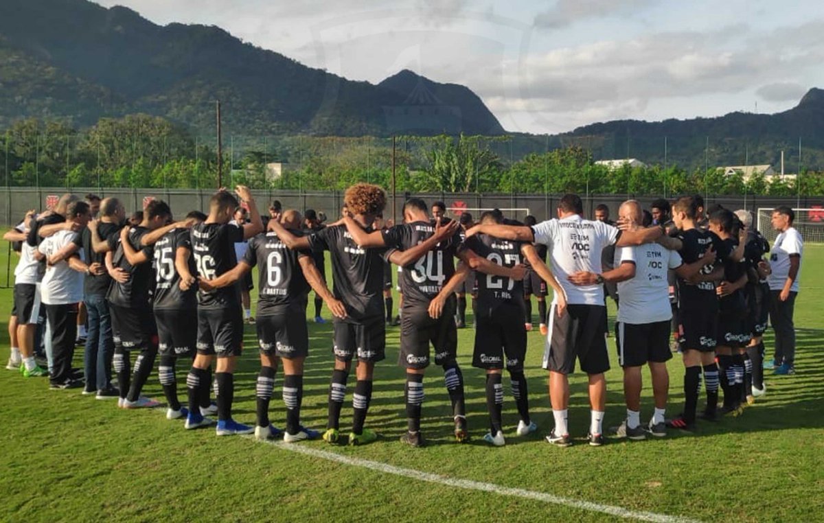 De luto por morte de Calçada, Vasco inicia preparação para pegar Goiás no domingo