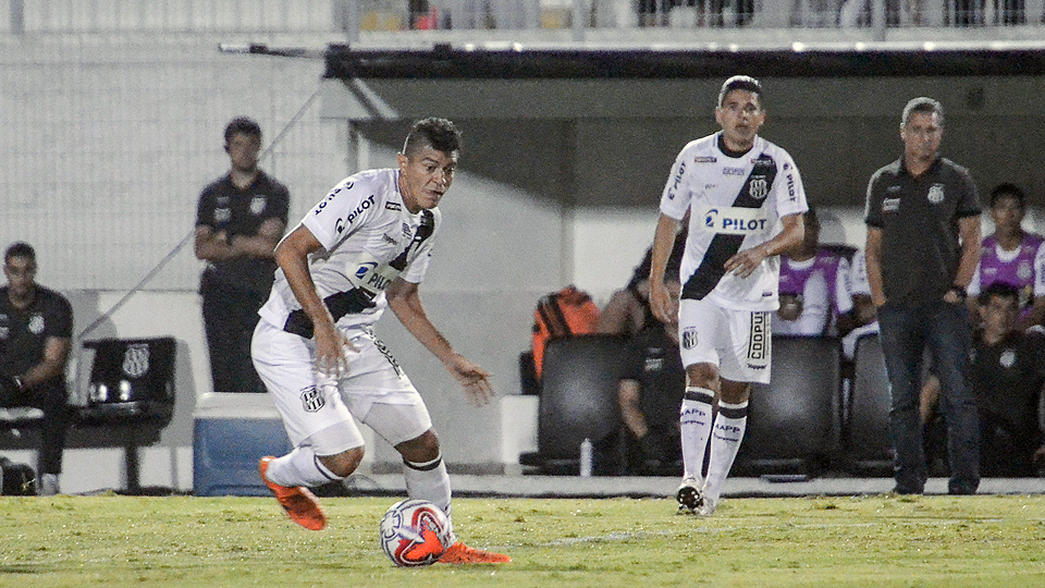 O volante Edson estava pendurado, mas não foi amarelado e vai defender a Ponte no dérbi