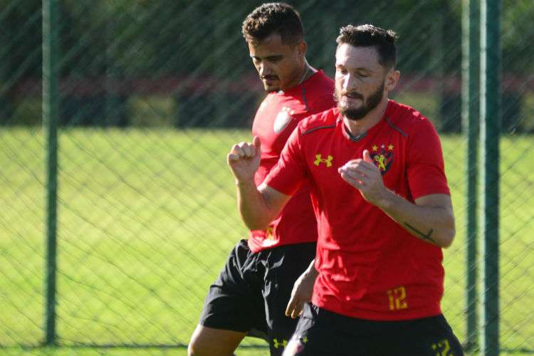 Série B: Lateral e capitão do Sport volta a treinar após lesão no cotovelo