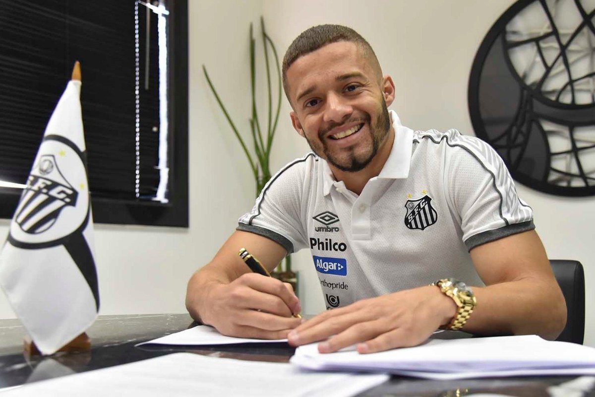 Santos oficializa contratação de ex-Red Bull Brasil com contrato até 2022