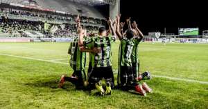 América-MG 4 x 3 Londrina - Coelho vira, deixa lanterna e dorme fora da degola