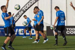 Corinthians recebe o Goiás em jogo adiado e com o G6 do Brasileirão na mira