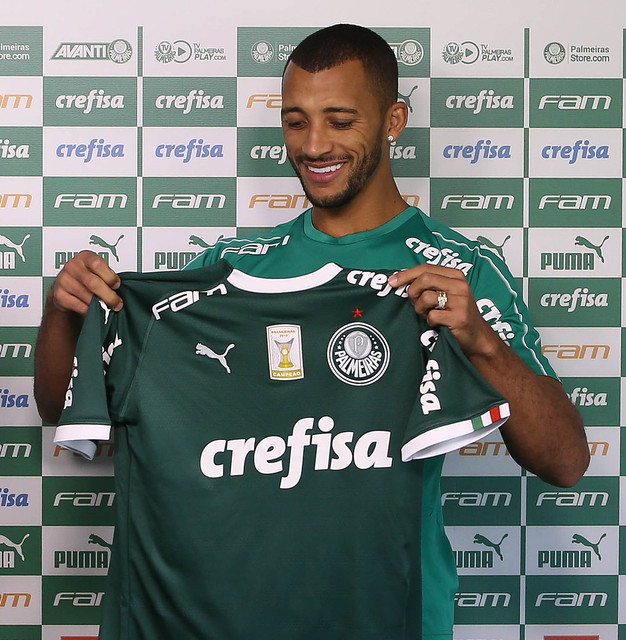 Vitor Hugo pode fazer sua reestreia no Palmeiras diante do Bahia