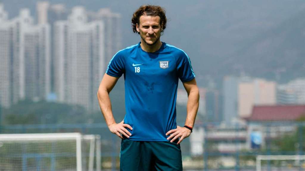 Aos 40, atacante uruguaio Diego Forlán oficializa aposentadoria