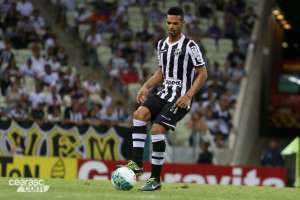 Ceará renova contrato de zagueiro que vem sendo destaque até o final de 2021