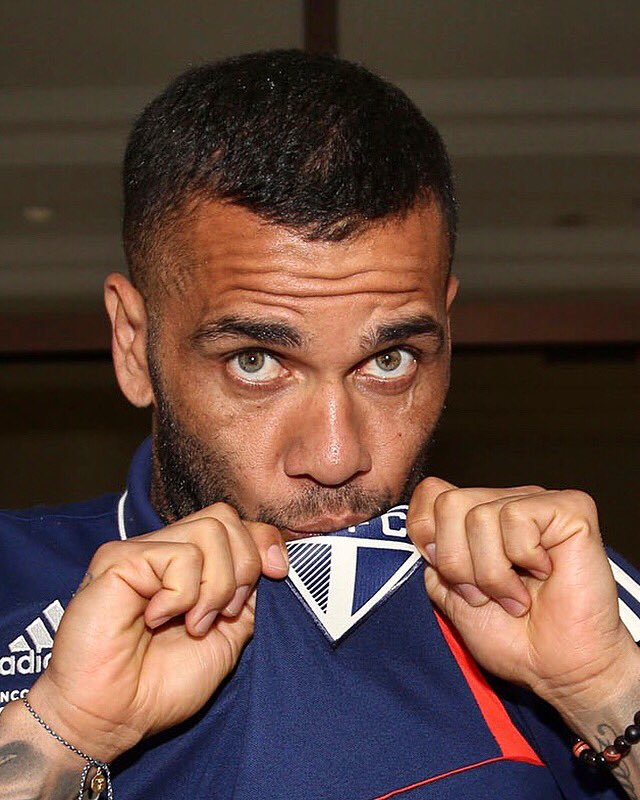 Clubes brasileiros apostam em contratações de impacto