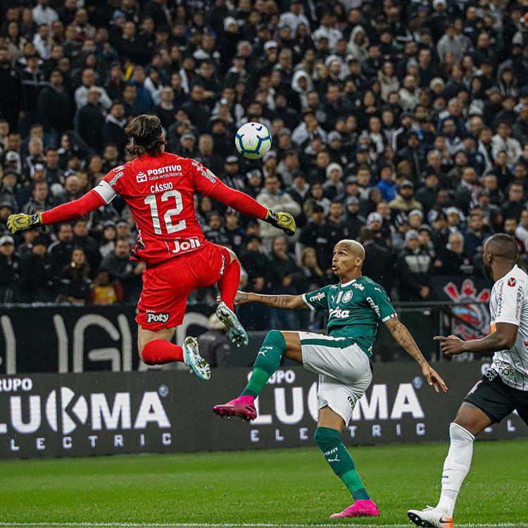 Corinthians enfrenta Goiás de olho no G-6 do Brasileirão