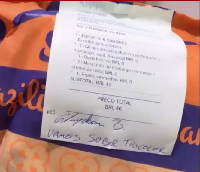 Série C: Atacante do Santa recebe mensagem de apoio em nota fiscal ao pedir sorvete