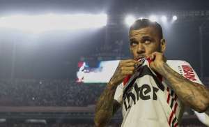 Daniel Alves e Juanfran fazem primeiro treino com elenco do São Paulo