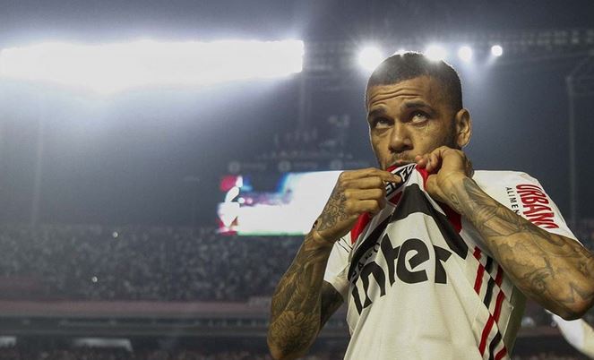 Daniel Alves e Juanfran fazem primeiro treino com elenco do São Paulo