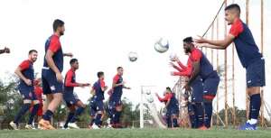 Série B: Marcelo Cabo fecha treino no Vila e indica estreia de recém-contratado