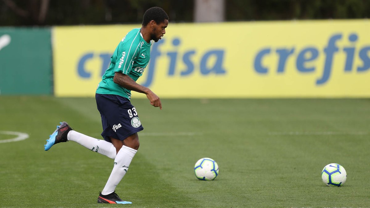 Regularizado, Luiz Adriano pode estrear pelo Palmeiras no domingo
