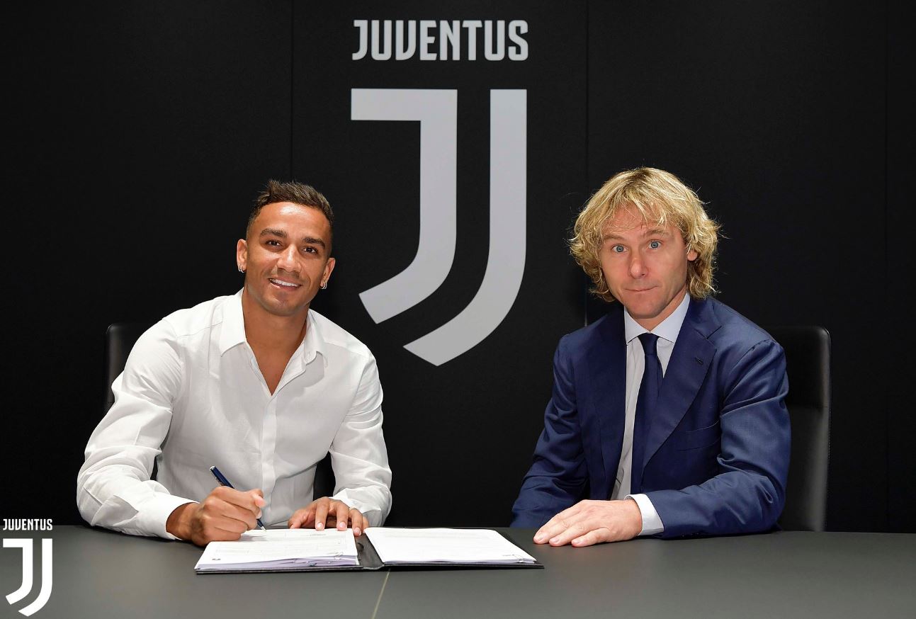 Ex-Santos acerta com a Juventus, que negocia lateral com o City