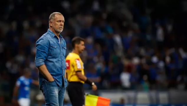 Mano Menezes anuncia saída do Cruzeiro após derrota para o Internacional