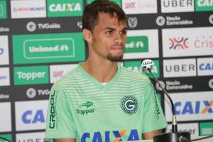 Michael brinca com golaço anulado contra Corinthians e recebe apoio de Gil