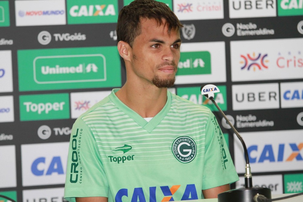 Michael brinca com golaço anulado contra Corinthians e recebe apoio de Gil